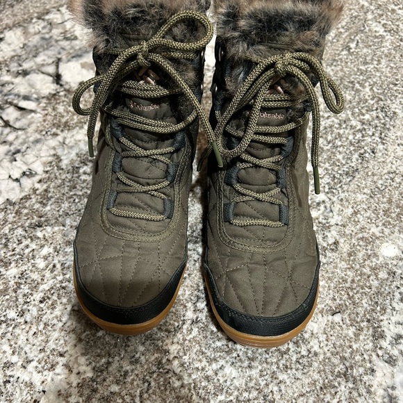 Columbia women’s boots - Picture 2 of 5